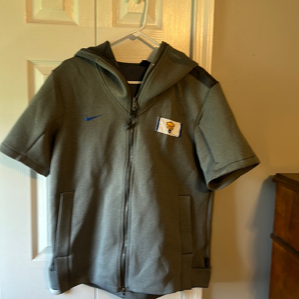 Mens short sleeve zipped hoodie. Grey size L.  Excellent condition